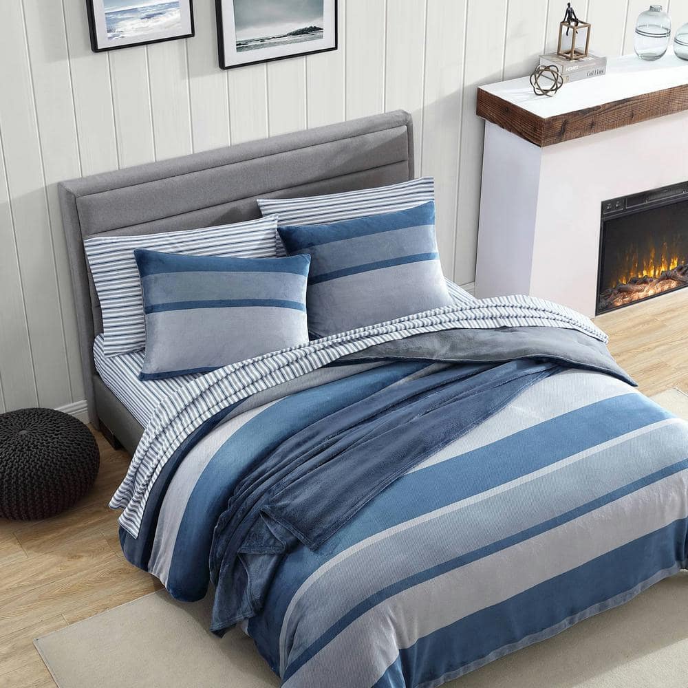 Nautica Linden 3-Piece Navy Blue Microfiber King Comforter Set Nautica Linden 3-Piece Navy Blue Microfiber King Comforter Set - 2