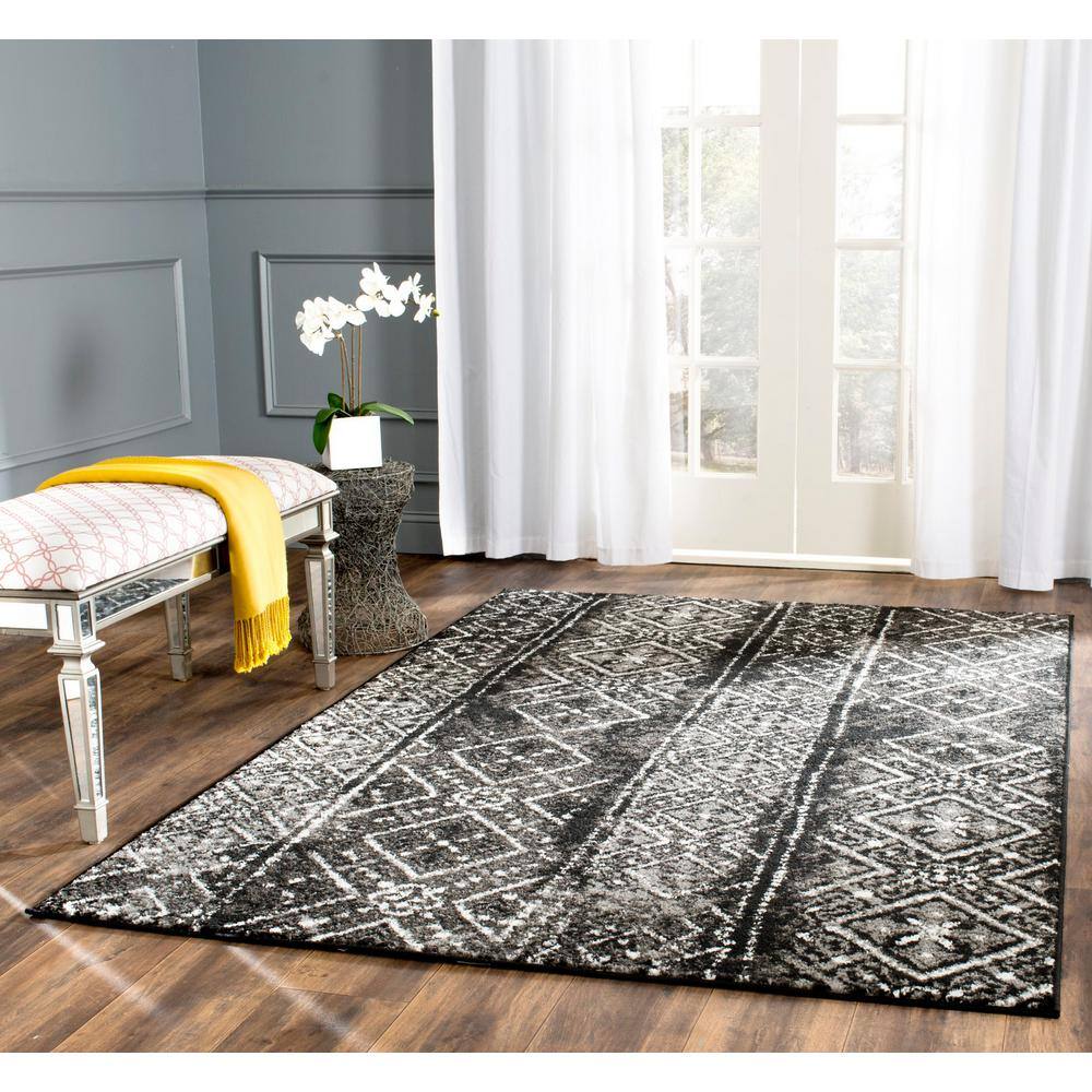 Black and Silver Geometric Low Pile Area Rug, 3' x 5'