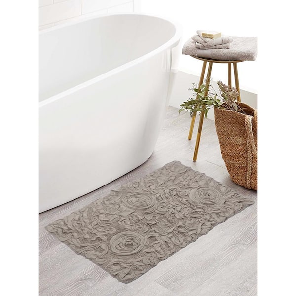 https://images.thdstatic.com/productImages/126d231b-68e9-4f47-8e57-ca5389b8078f/svn/linen-bathroom-rugs-bath-mats-bbe2134be-64_600.jpg