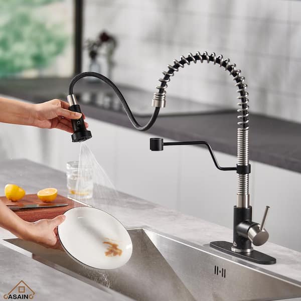 Single-Handle Pull-Down Sprayer Kitchen Faucet with 3-Function Pull out Sprayerhead in Brushed Nickel and Matte Black