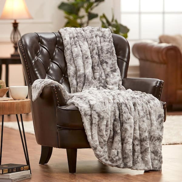CHANASYA Wolf Gray Faux Fur Polyester Double Sided Oversized Throw Blanket, 60 x 80 in.