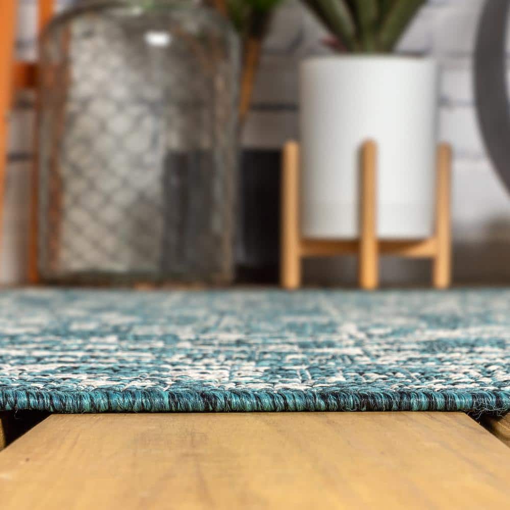 Teal and Gray Bohemian Medallion Indoor/Outdoor Area Rug, 3 x 5