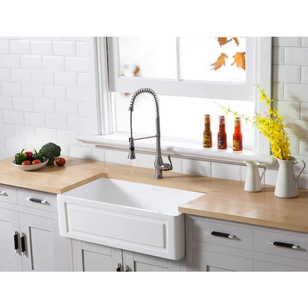 https://images.thdstatic.com/productImages/12aae1a6-32d3-4c01-9a1a-9489c44b2248/svn/matte-white-kingston-brass-farmhouse-kitchen-sinks-ygkfa301810ld-31_600.jpg