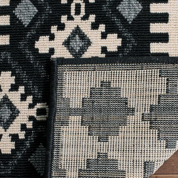 Veranda Black/Cream 4 ft. x 6 ft. Border Indoor/Outdoor Patio  Area Rug