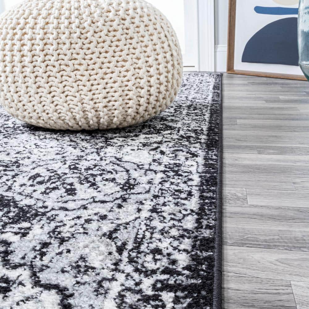 Bohemian Bliss Black/Ivory Synthetic 8' x 10' Easy-Care Area Rug