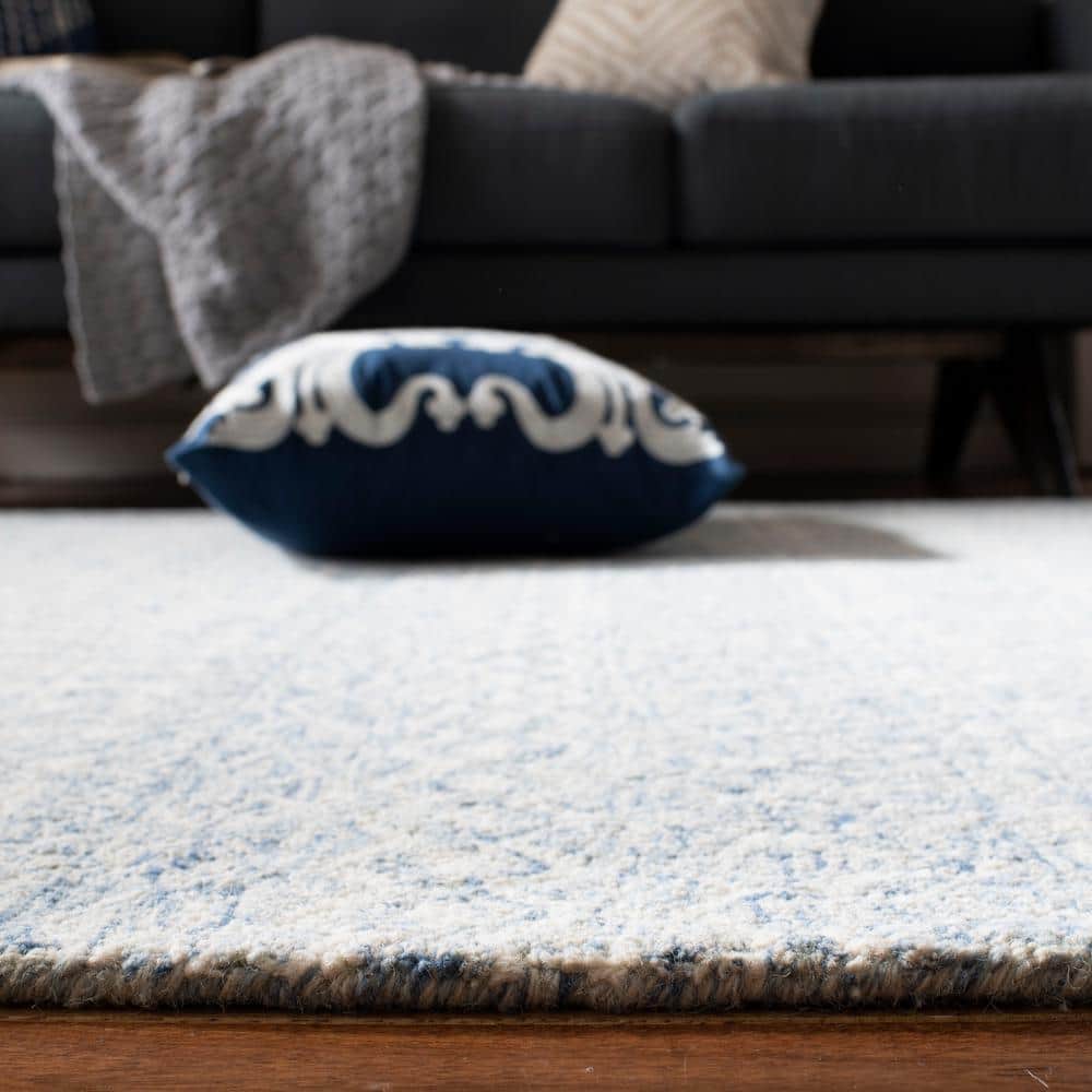 Handmade Tufted Wool Area Rug in Blue/Ivory, 4' x 6'