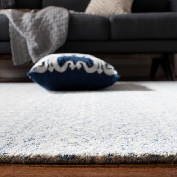 SAFAVIEH Micro-Loop Blue/Ivory 8 ft. x 10 ft. Distressed Tribal