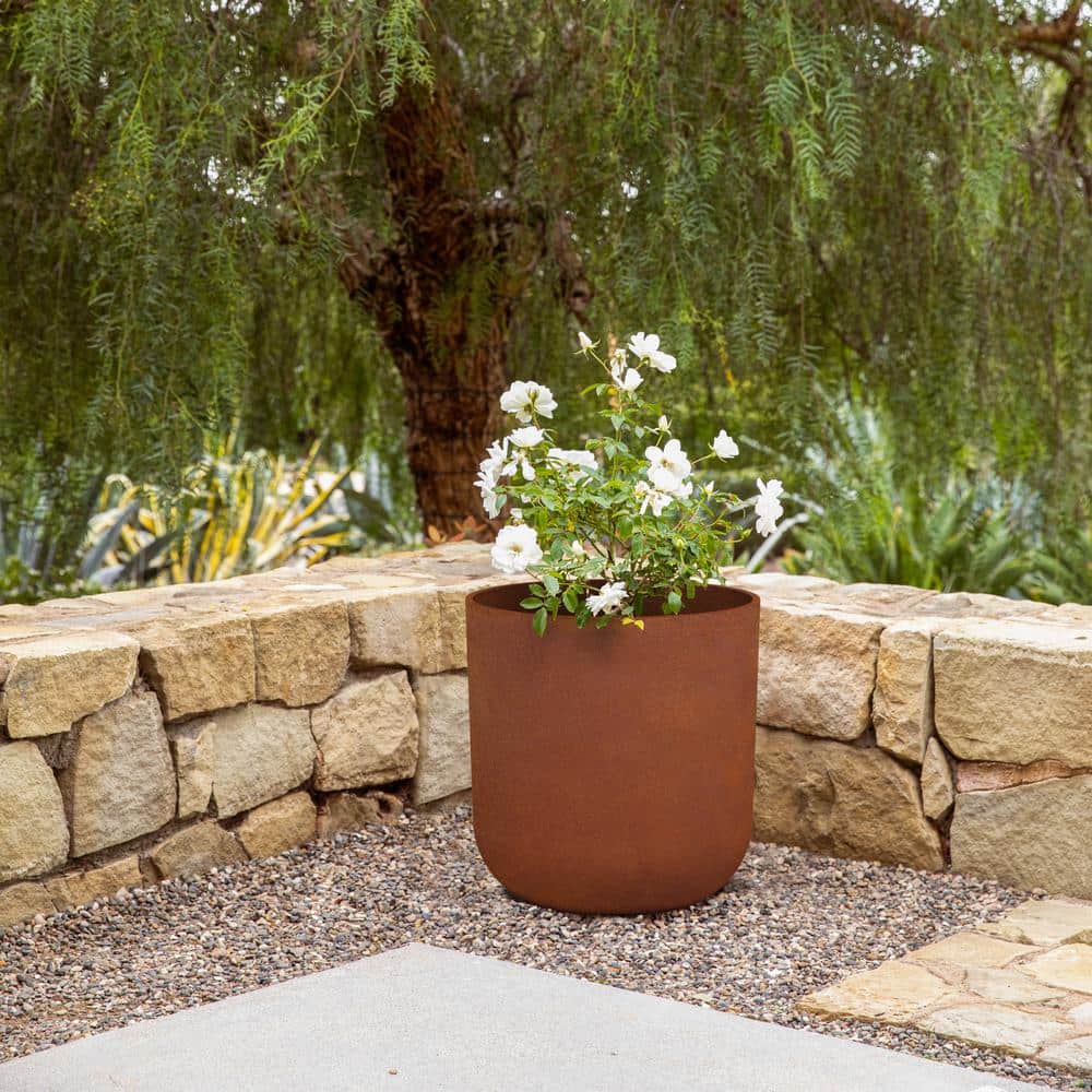 Rust Round Plastic-Steel Outdoor Planter, 15 inch