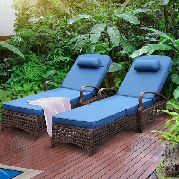 NOBLEMOOD 2-Piece Metal Wicker Outdoor Chaise Lounge with Blue Cushions and Armrest