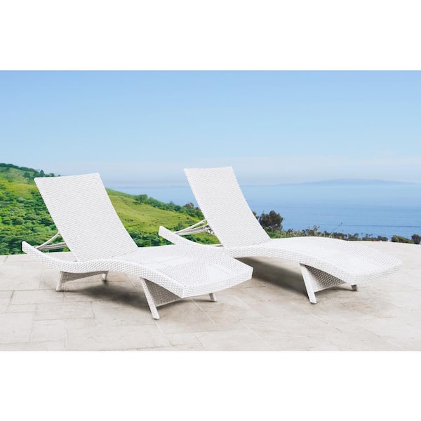 DEVON & CLAIRE Everly White 2-Piece Wicker Outdoor Chaise Lounge