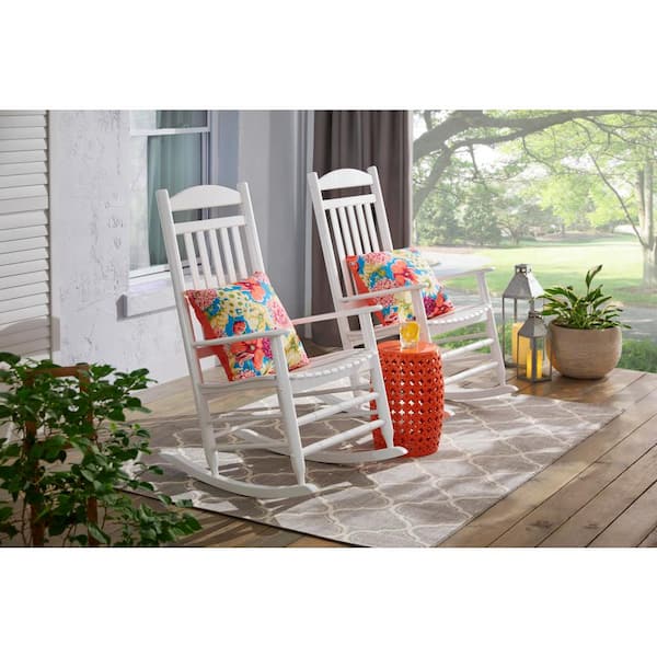 White wood 2024 patio chairs