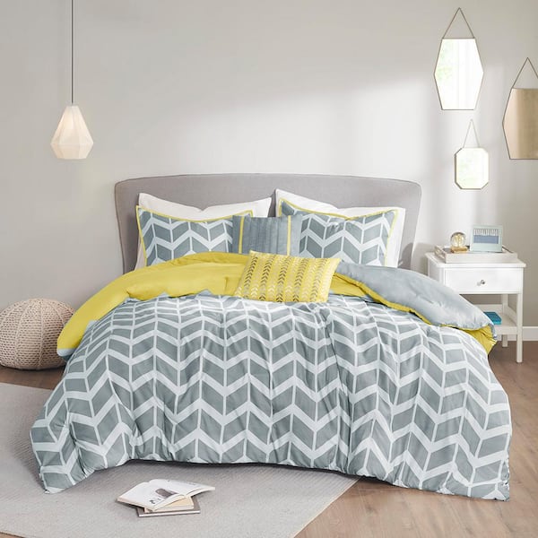 Afoxsos Yellow and Grey Chevron Print Cotton Full/Queen Comforter