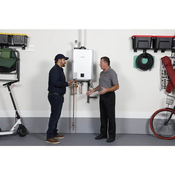 Rinnai  R-852PMSⅢ Rinnai Sensei 11.1 GPM Commercial 199,000 BTU Propane