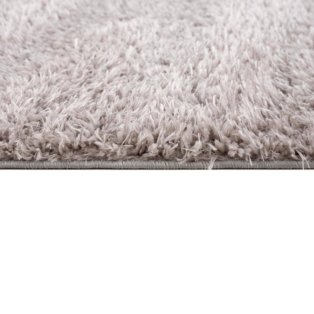 Luxurious 5' x 7' Gray Synthetic Easy Care Shag Area Rug
