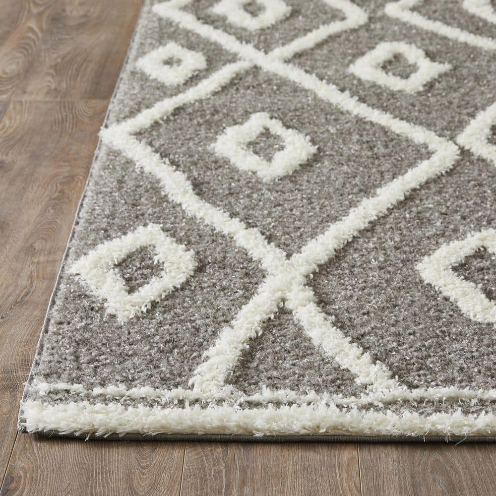 Gray Diamond Pattern 8' x 10' Synthetic Area Rug