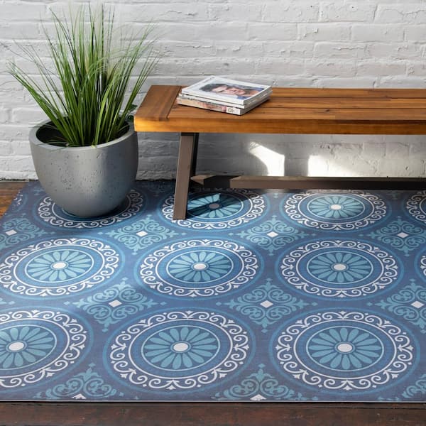 Quince Navy/Blue 5 x 7 Medallion Vinyl Area Rug