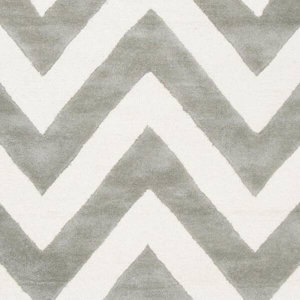 Safavieh Safavieh Kids Zigzag 4 x 6 Navy/Ivory Indoor Chevron Kids Handcrafted Area Rug Safavieh Safavieh Kids Zigzag 4 x 6 Navy/Ivory Indoor Chevron Kids Handcrafted Area Rug