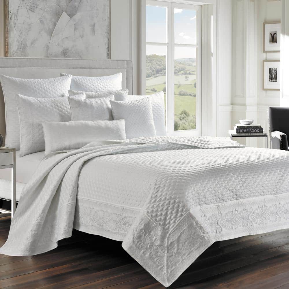 Lincoln White Polyester King/California King Coverlet