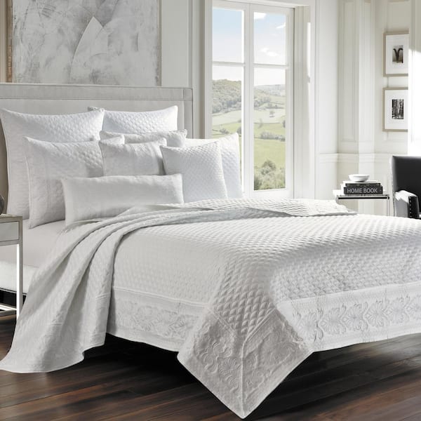 Throw pillows hotsell for white comforter