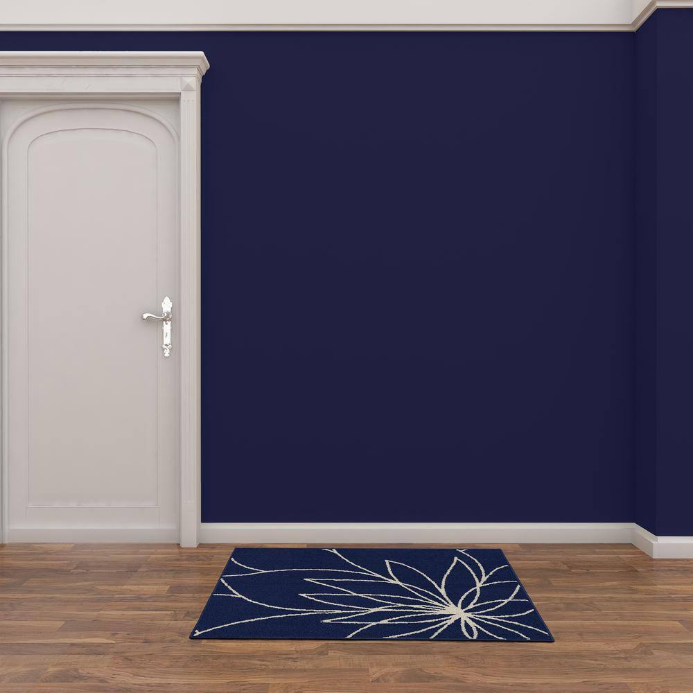 Indigo and Ivory Floral Polypropylene Indoor Accent Rug, 30" x 46"