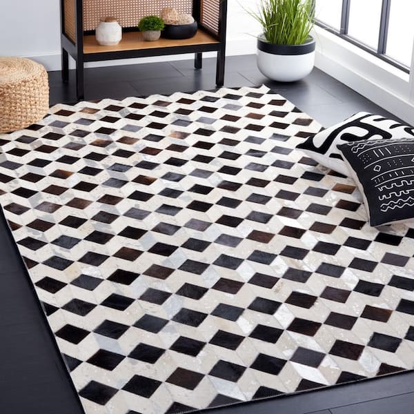 Studio Leather 4 ft. x 6 ft. Beige/Black Cubed Area Rug