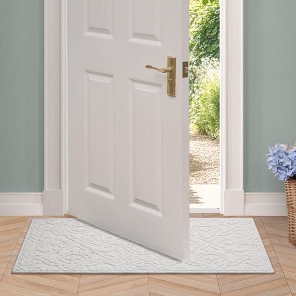 Feya Solid Ivory 2 ft. x 4 ft. Tufted Medallion Polypropylene Accent Rug