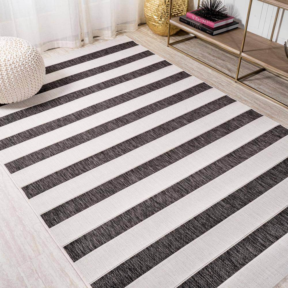 Black and Cream Stripe Synthetic 4' x 6' Indoor/Outdoor Rug