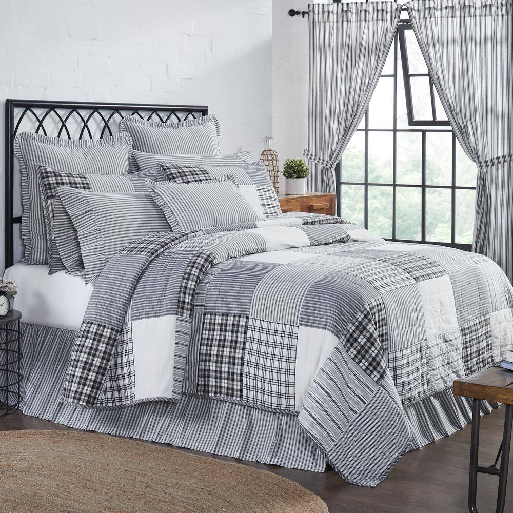 Sawyer Mill Black and White Cotton Patchwork Queen Quilt
