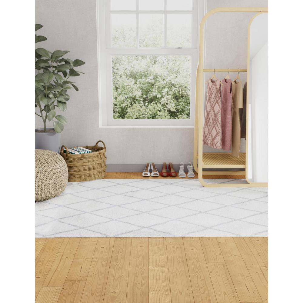 Gray and White Geometric Shag Area Rug 7'6" x 9'6"