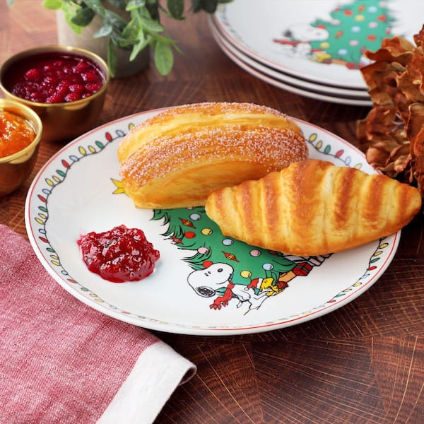 Xmas 8 Piece 10.5 Inch Round Stoneware Dinner Plate Set in White