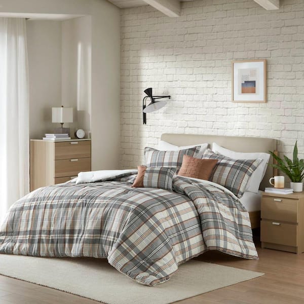 Intelligent Design Liam Tan/Gray Microfiber Full/Queen Comforter Set
