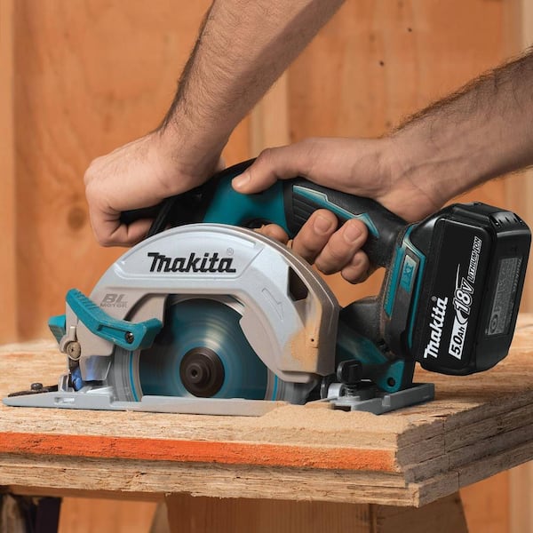 Makita 18V LXT Lithium-Ion Brushless Cordless 6-1/2 Circular Saw (Tool Only) 