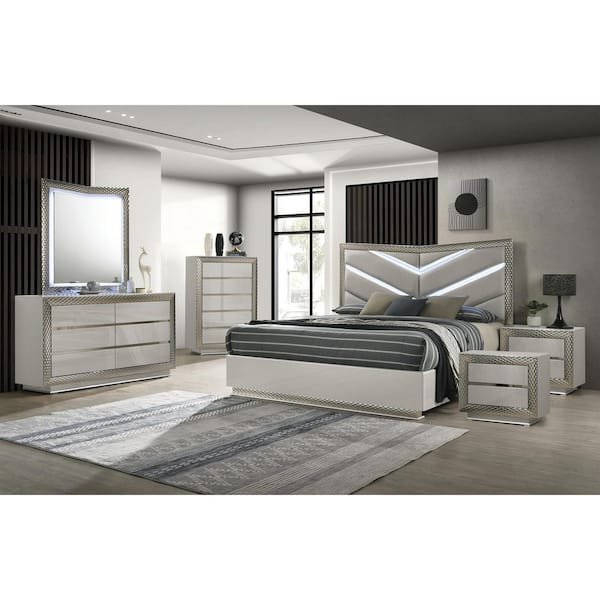 Dulce 6-Piece Gray Wood Frame King Platform Bedroom Set with LED on Chevron Headboard and Mirror, Silver Molding