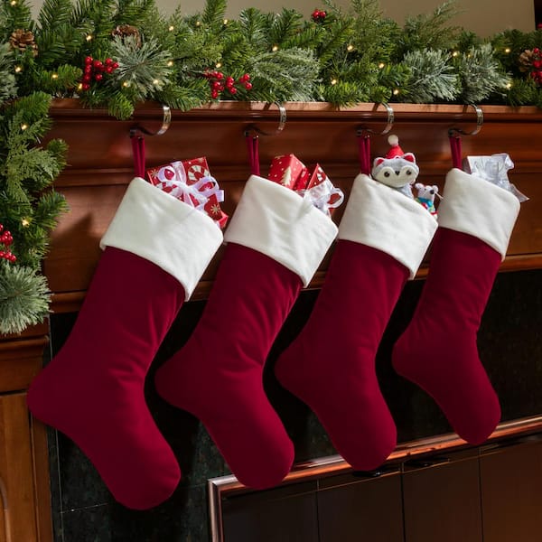 https://images.thdstatic.com/productImages/14e8a4df-65ec-4994-8f45-4a4122de6815/svn/haute-decor-christmas-stockings-hr0401-31_600.jpg