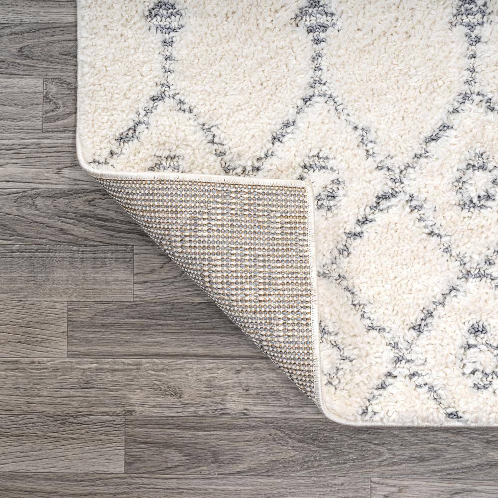 Cream/Gray Moroccan Trellis 4' x 6' Plush Area Rug