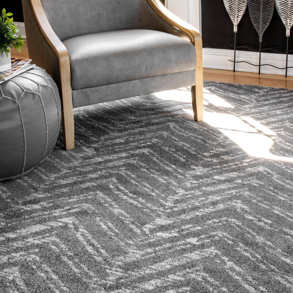 Reversible Rectangular Gray Synthetic 5' x 7' Easy-Care Rug