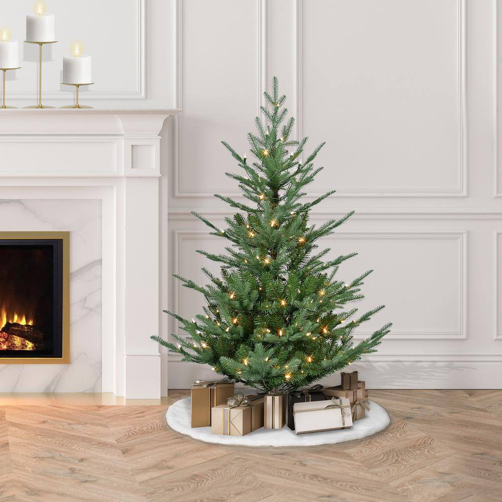 4.5 ft Pre-Lit Green Spruce Artificial Christmas Tree with Clear Lights
