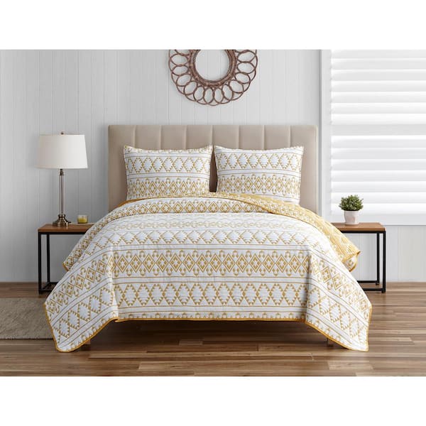 DESIGN STUDIO Kai Tribal Spicy Mustard 3-Piece Soft Matelasse Jacquard Cotton Blend Quilt Set - King