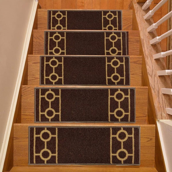 Indoor Chain Border Brown 9 in. x 26 in. Stair Tread Cover (Set of 7)
