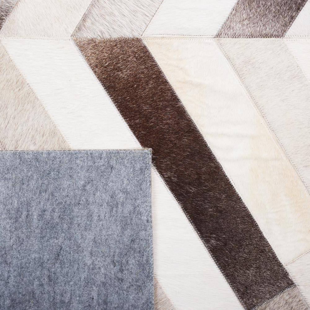 Handmade Gray Geometric Cowhide Square Rug, 5' x 8'