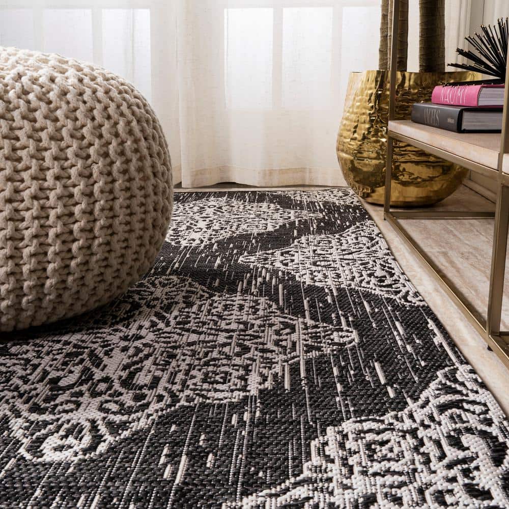 Tuscany Vintage Medallion Black/Ivory Synthetic Area Rug