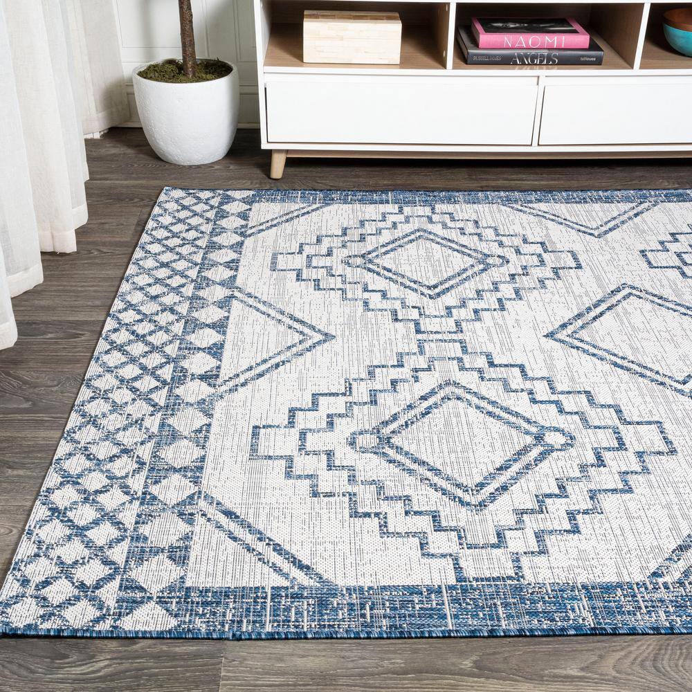 Ivory/Blue Synthetic Medallion Rectangular Easy-Care Rug