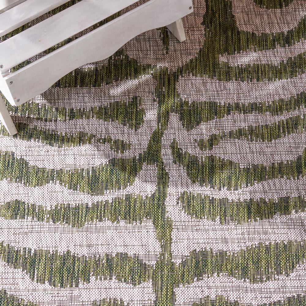 Courtyard Grey and Green 8' x 10' Easy-Care Outdoor Rug