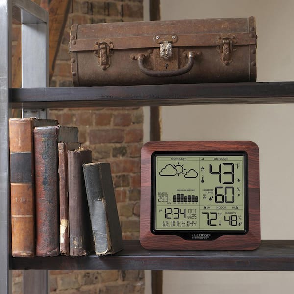 Wood-Finish Forecasting Weather Station with Wireless Remote