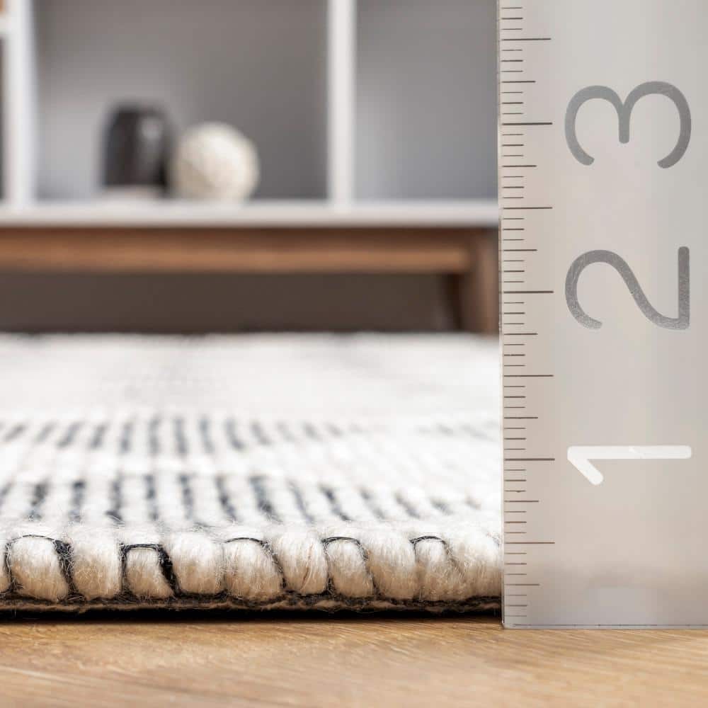 Handmade Gray Diamond Wool and Synthetic 8' x 10' Area Rug