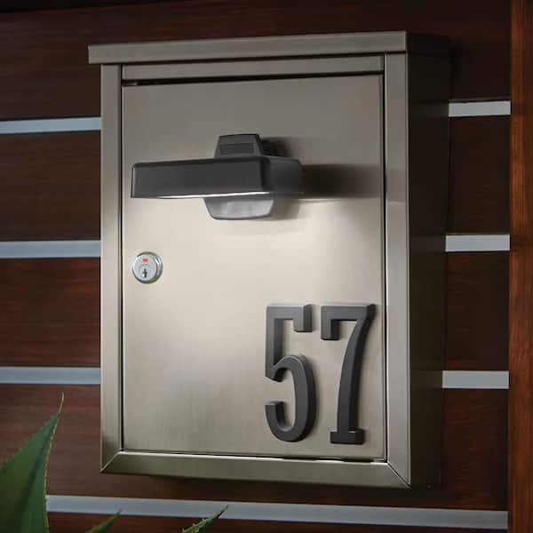 Solar 20 Lumens Black Outdoor Integrated LED Clip-On Light with Magnet; Weather/Water/Rust Resistant