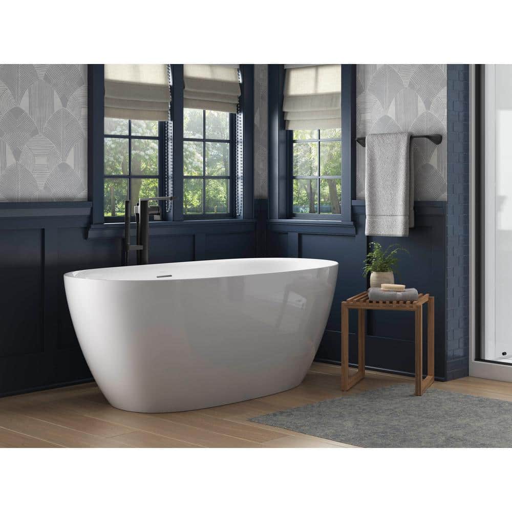 White Oval Freestanding Acrylic Soaking Bathtub