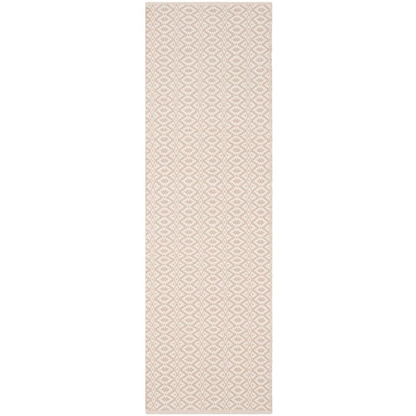 SAFAVIEH Montauk Ivory/Beige 2 ft. x 7 ft. Solid Runner Rug