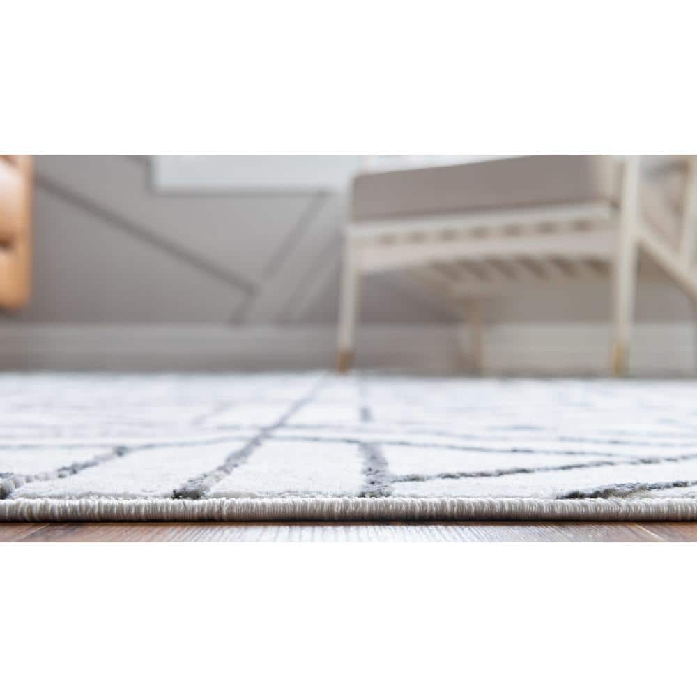 White Trellis Synthetic Stain-Resistant 8x10 Indoor Rug