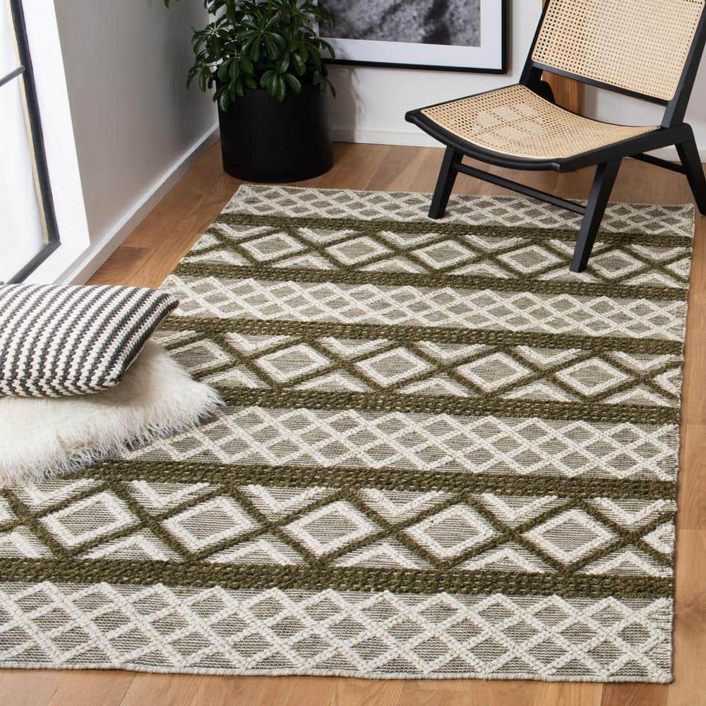 Ivory and Dark Green Handwoven Wool Area Rug 3' x 5'
